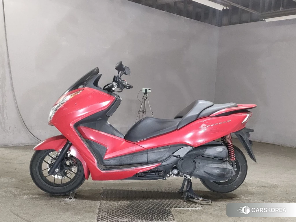 Проданный Honda FORZA 2013 из Японии