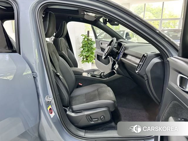 Volvo XC40 EV id 4182476 из Китая 10