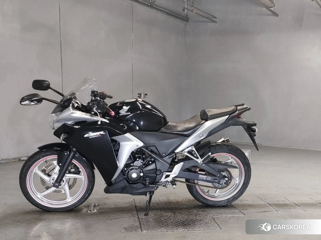 Проданный Honda CBR250R 2011 из Японии, фото 2