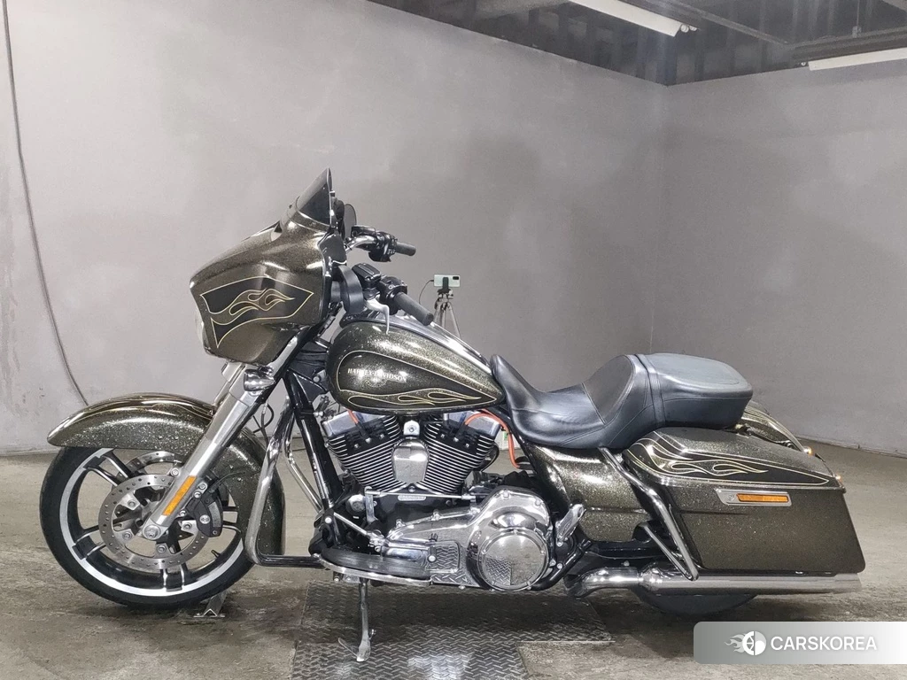 Проданный Harley-Davidson Street Glide FLHXS1690 2016 из Японии