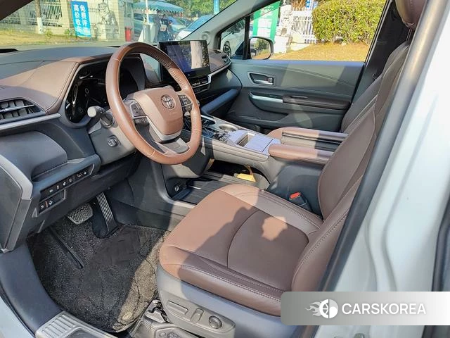Toyota Saina 2023 Белый из Китая, фото 2