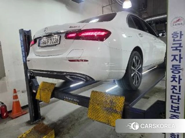 Mercedes-Benz E-Class W213 2021 Белый из Кореи, фото 2