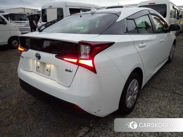 Toyota Prius 2021 из Японии, фото 2