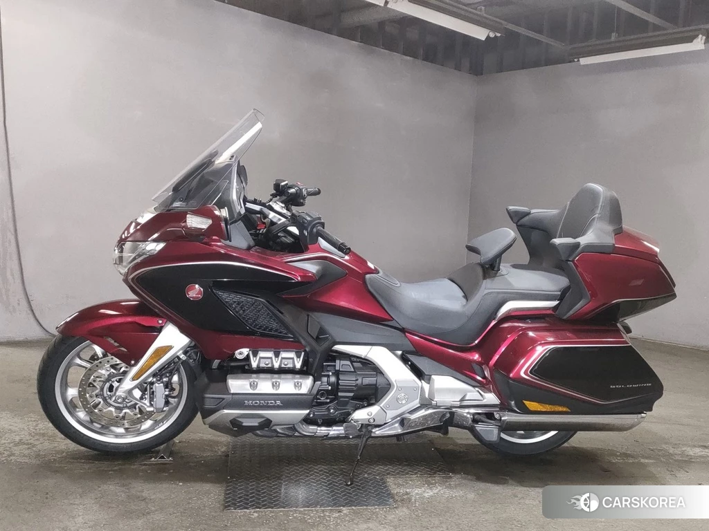 Проданный Honda GL1800 TOUR 2019 из Японии