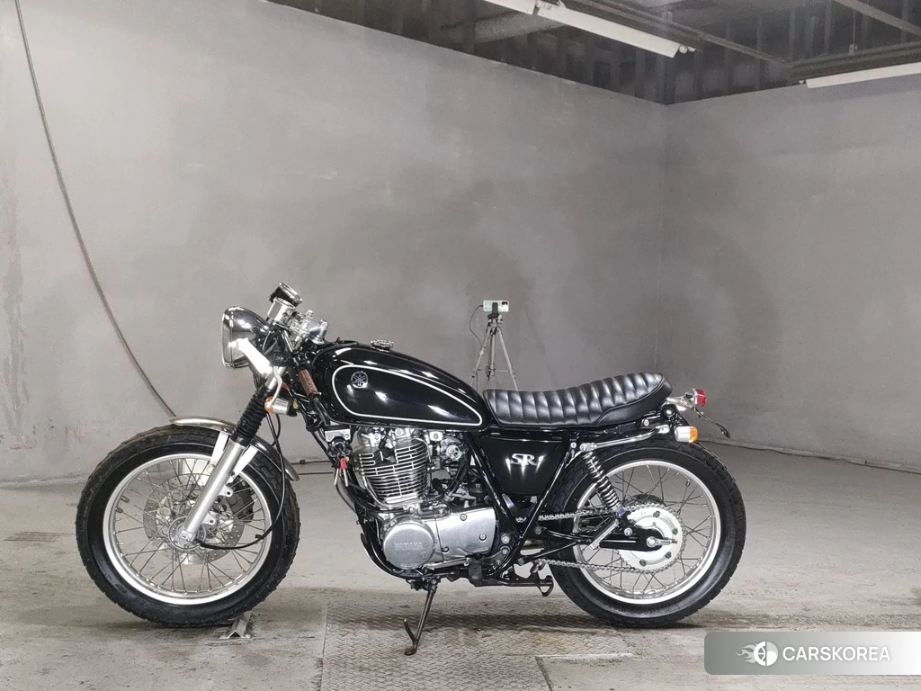 Проданный Yamaha SR 400 2010 из Японии
