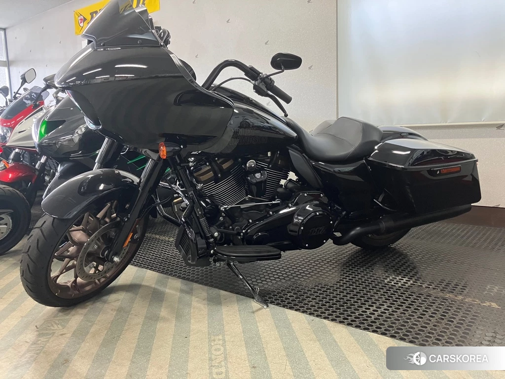 Проданный Harley-Davidson Road Glide ST FLTRXST1920 2023 из Японии, фото 2