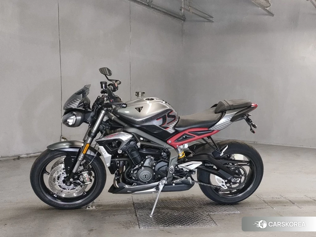 Проданный Triumph STREET TRIPLE 765 RS 2022 из Японии, фото 2