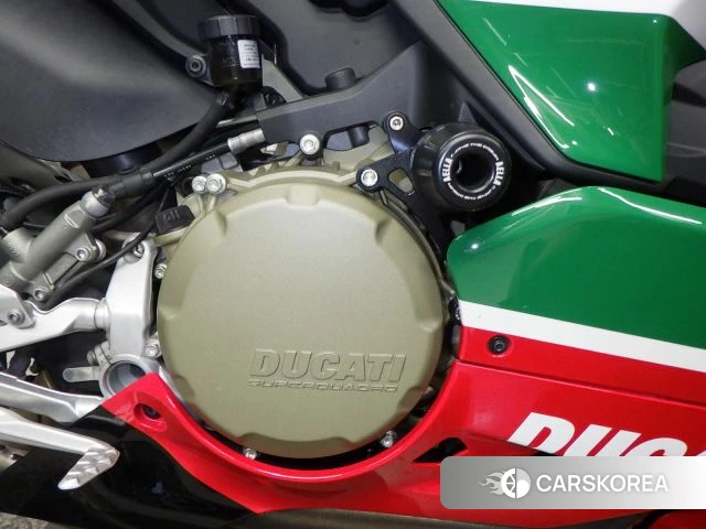 Engine photo