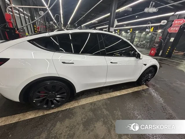 Tesla Model Y 2024 Белый из Кореи, фото 2