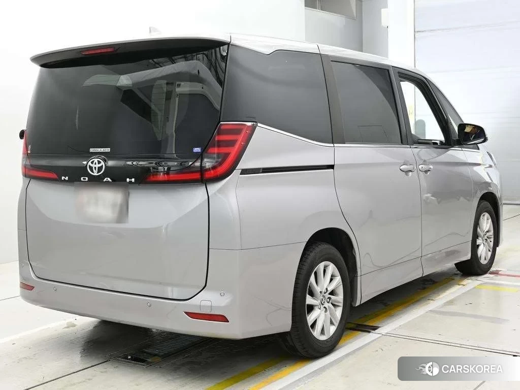 Toyota Noah 2023 из Японии, фото 2