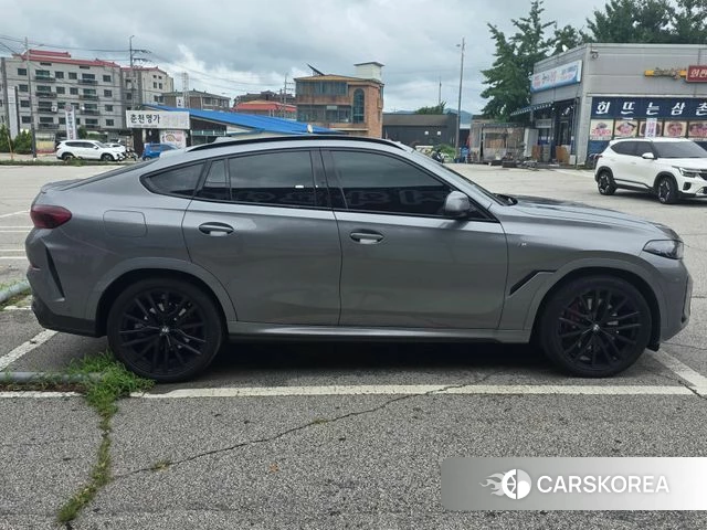 BMW X6 (G06) 2026 Серебристо-серый из Кореи, фото 2
