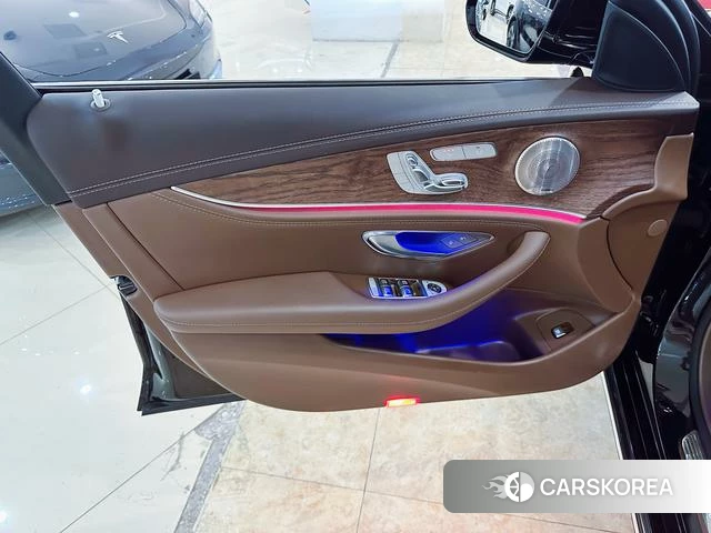 Mercedes-Benz E-class id 4348381 из Китая 10