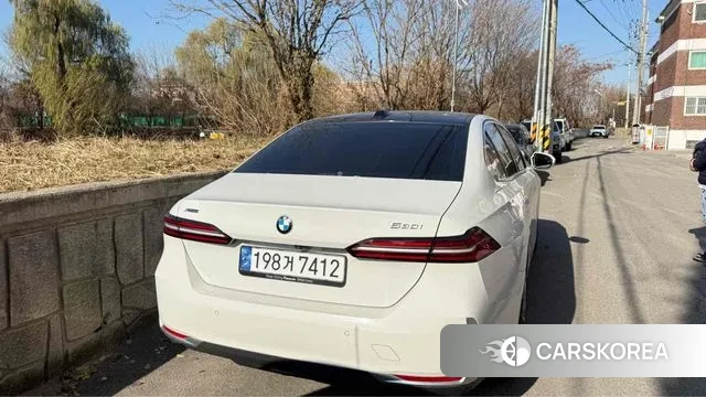 BMW 5 Series (G60) 2024 Белый из Кореи, фото 2