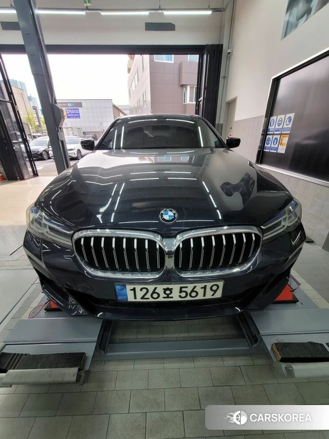 BMW 5 Series (G30) 2021 Черный из Кореи, фото 2