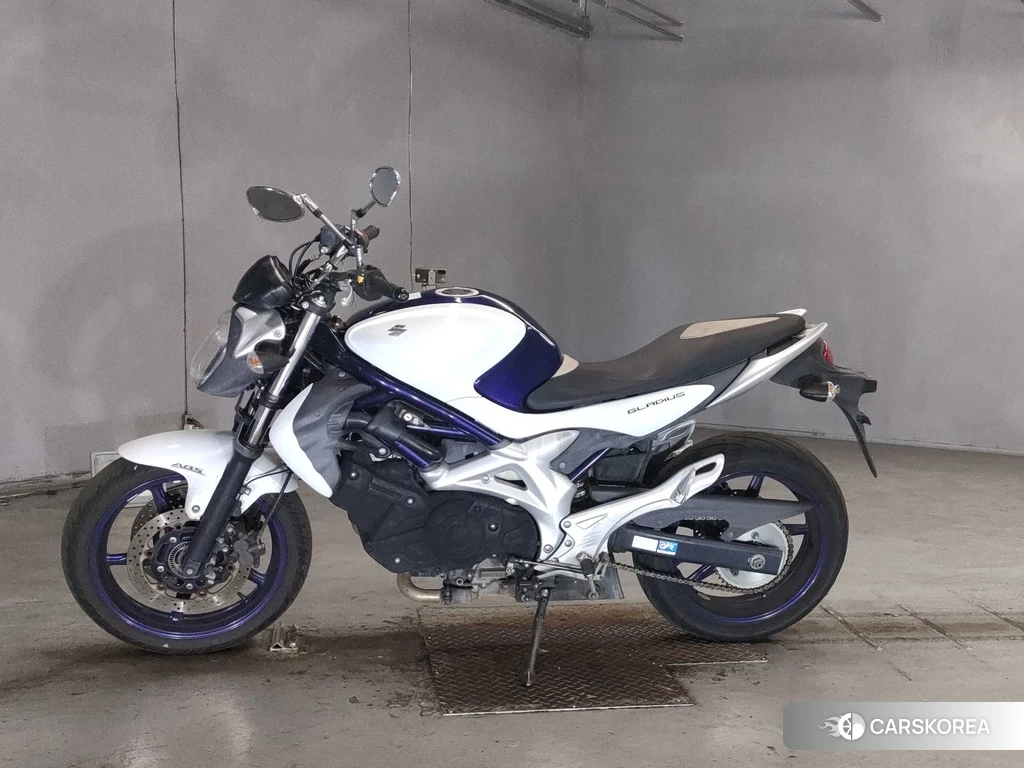 Проданный Suzuki GLADIUS 400 2011 из Японии, фото 2