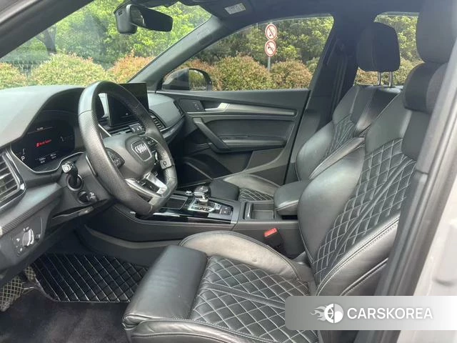 Audi Q5L Sportback 2021 Темно-серый из Китая, фото 4