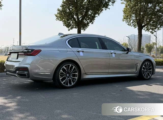 BMW 7 series 2022 Серебристо-серый из Китая, фото 2