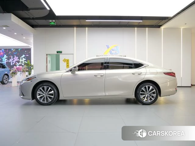 Lexus ES id 4368407 из Китая 10
