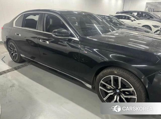 BMW 7 Series (G70) 2023 Черный из Кореи, фото 2