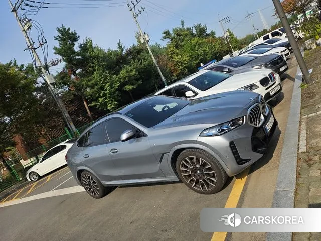 BMW X6 (G06) 2025 Серебристо-серый из Кореи, фото 2