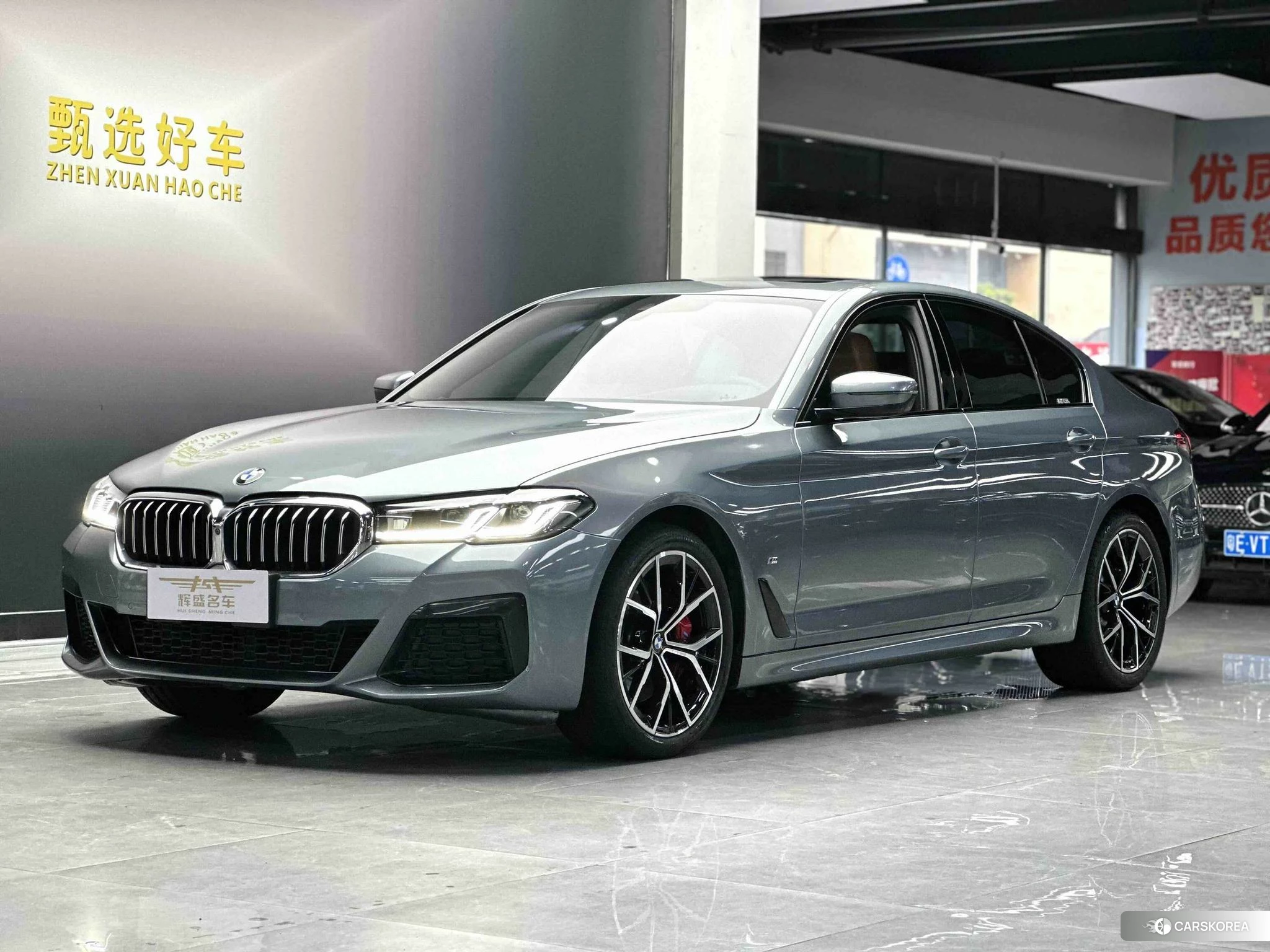 BMW 5 series (imported) 2021 Серебристо-серый из Китая, фото 2