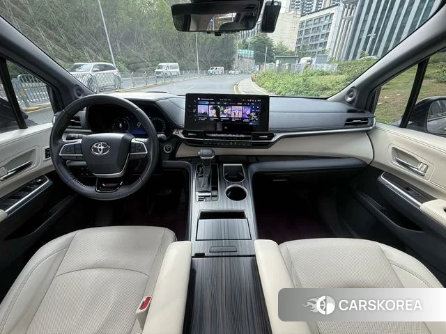 Toyota Saina 2024 Серебристо-серый из Китая, фото 6
