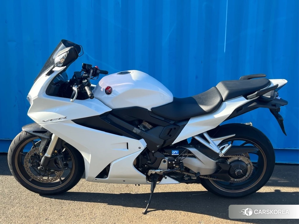 Проданный Honda VFR800F 2018 из Японии