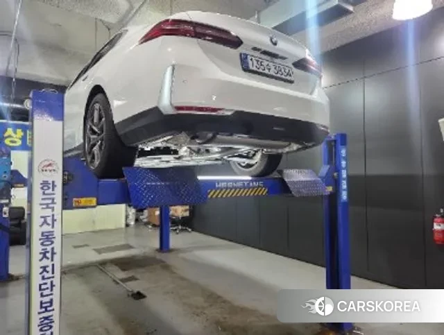 BMW 5 Series (G60) 2024 Белый из Кореи, фото 2