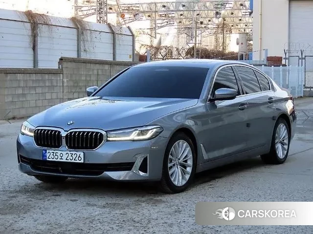 BMW 5 Series (G30) 2023 Серебристо-серый из Кореи, фото 2