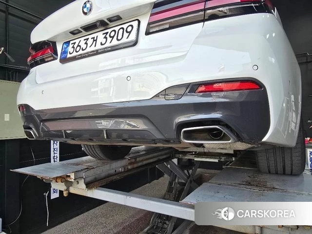 BMW 5 Series (G30) 2023 Белый из Кореи, фото 2