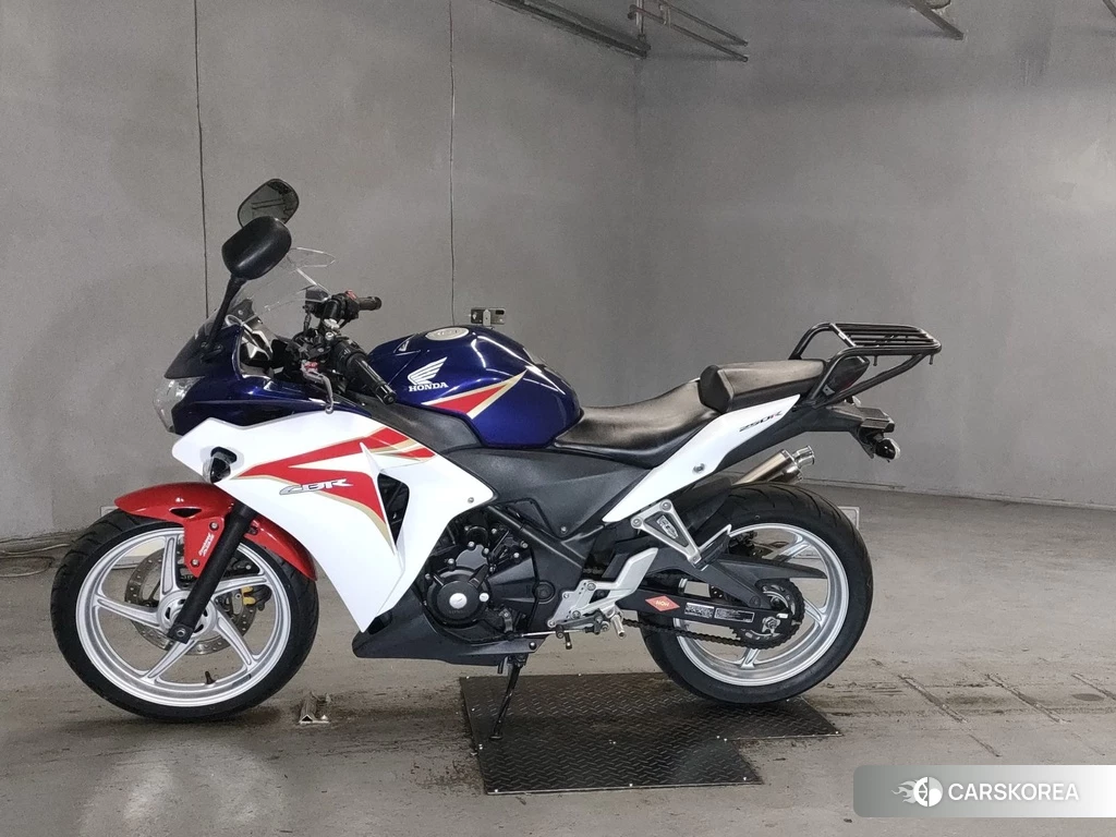 Проданный Honda CBR250R 2011 из Японии