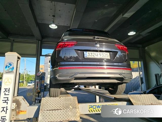 Volkswagen Tiguan second Generation 2022 Черный из Кореи, фото 2