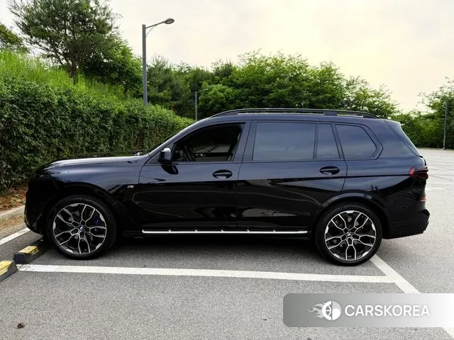 BMW X7 (G07) 2025 Черный из Кореи, фото 2