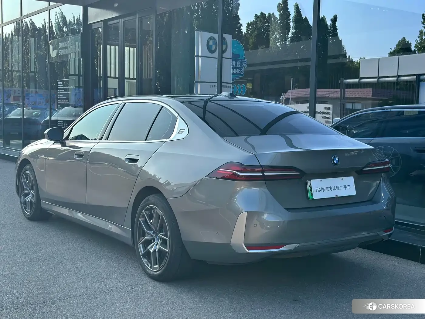 BMW i5 2024 Champagne/brown из Китая, фото 2