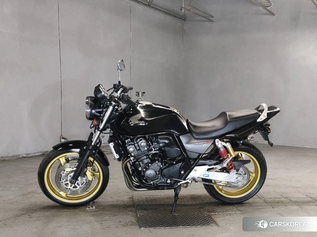 Проданный Honda CB400SF 2012 из Японии