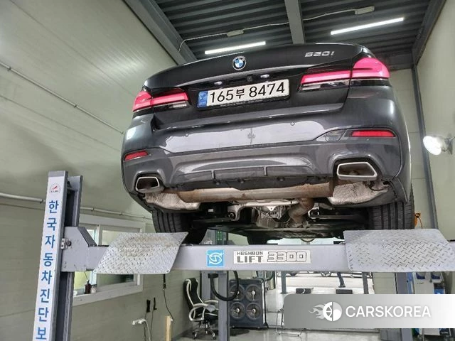 BMW 5 Series (G30) 2022 Серебристо-серый из Кореи, фото 2