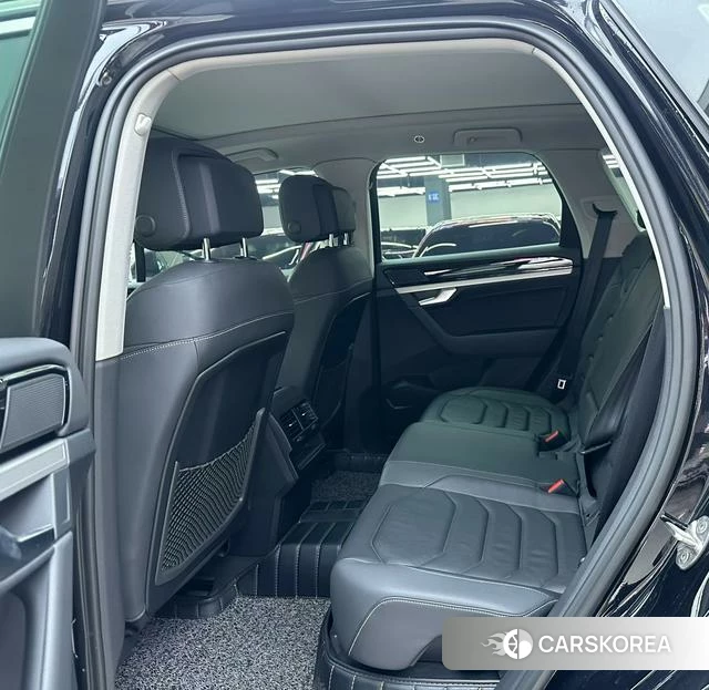 Volkswagen Touareg 2021 Черный из Китая, фото 2