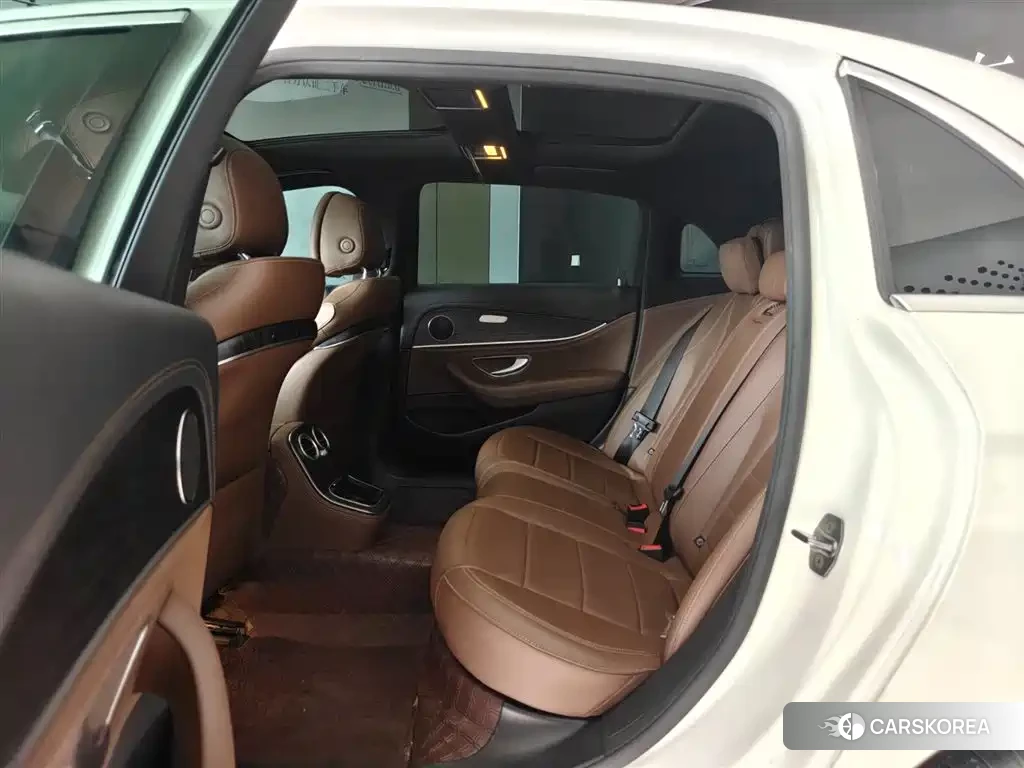 Mercedes-Benz E-Class id 4545914 из Китая 7