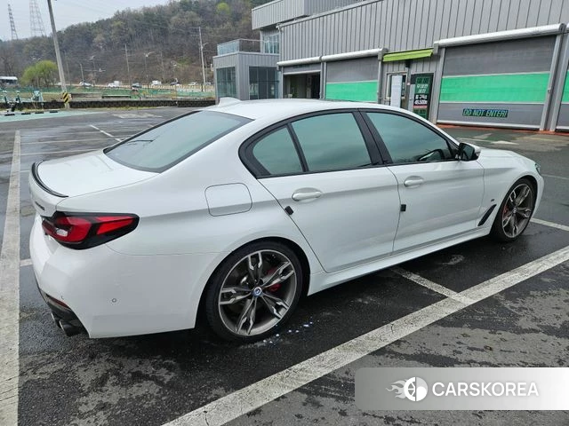 BMW 5 Series (G30) 2023 Белый из Кореи, фото 2