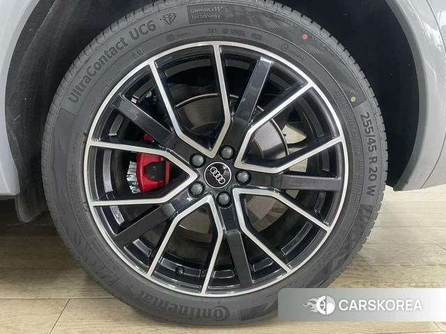 Audi Q5L 2025 Серебристо-серый из Китая, фото 6