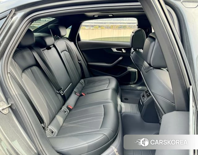 Audi A4L 2025 Темно-серый из Китая, фото 3