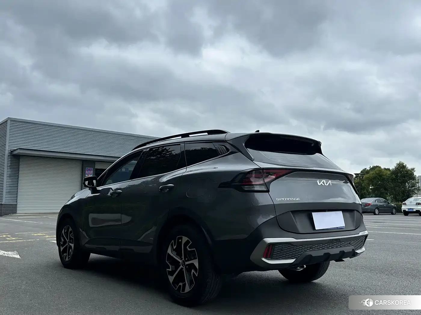 Kia Sportage 2023 Silver/gray из Китая, фото 2
