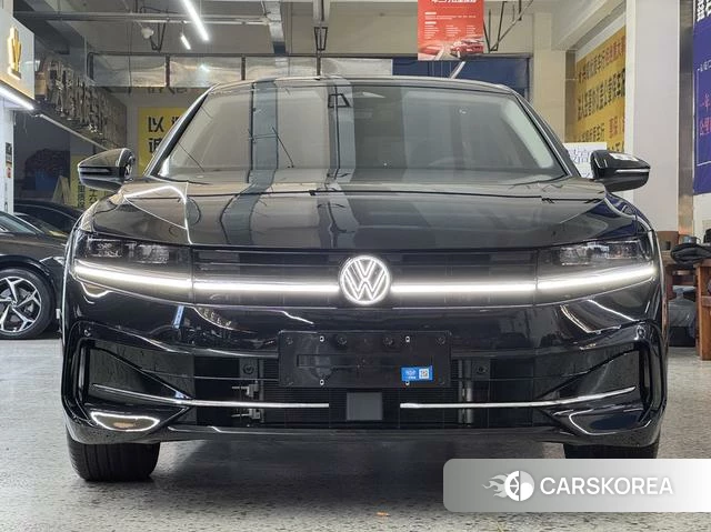 Volkswagen Magotan 2025 Черный из Китая, фото 2