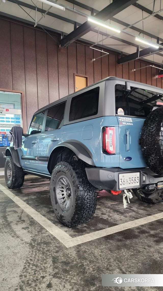 Ford Bronco 6th Generation 2022 Небесно-голубой из Кореи, фото 3