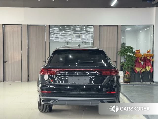 Audi Q8 2024 Черный из Китая, фото 2