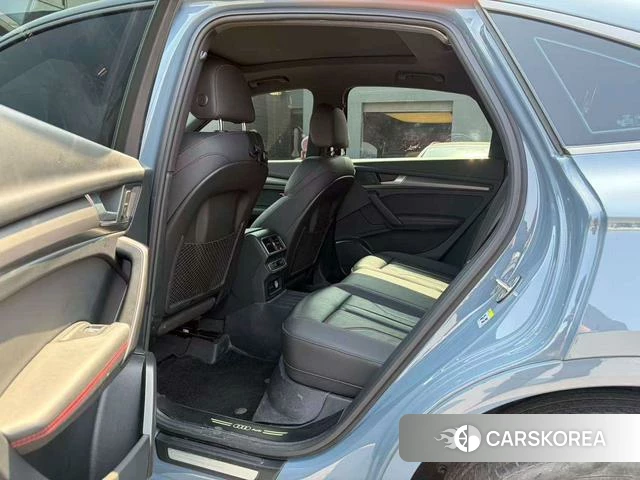 Audi Q5L Sportback 2023 Темно-серый из Китая, фото 2