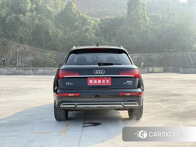 Audi Q5L 2023 Черный из Китая, фото 2