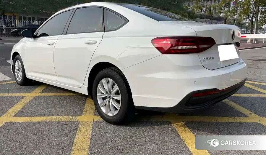 Volkswagen Lavida 2023 Белый из Китая, фото 2