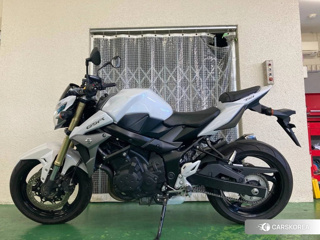 Проданный Suzuki GSR750 ABS 2015 из Японии, фото 2