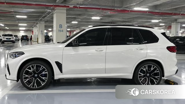 BMW X5M (G05) 2023 Белый из Кореи, фото 2
